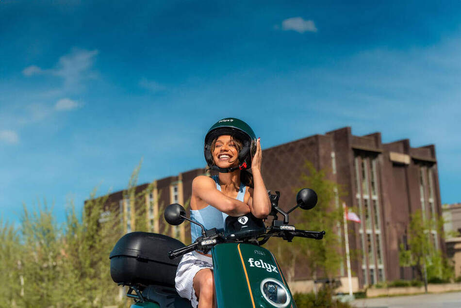 Spring Campaign — helm op tegen de blauwe lucht