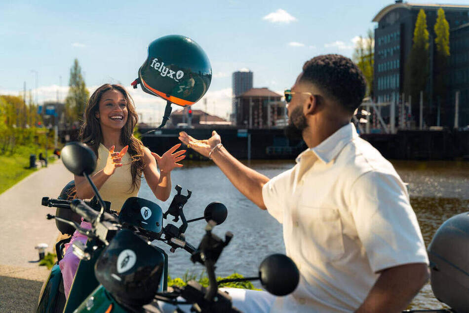 Spring Campaign — samen een ijsje bij het water